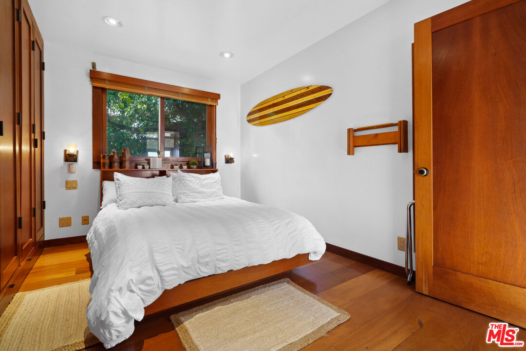 1366 Palisades Beach Rd, Santa Monica
