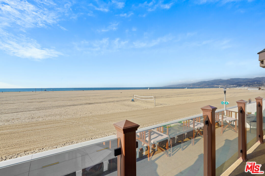 1366 Palisades Beach Rd, Santa Monica