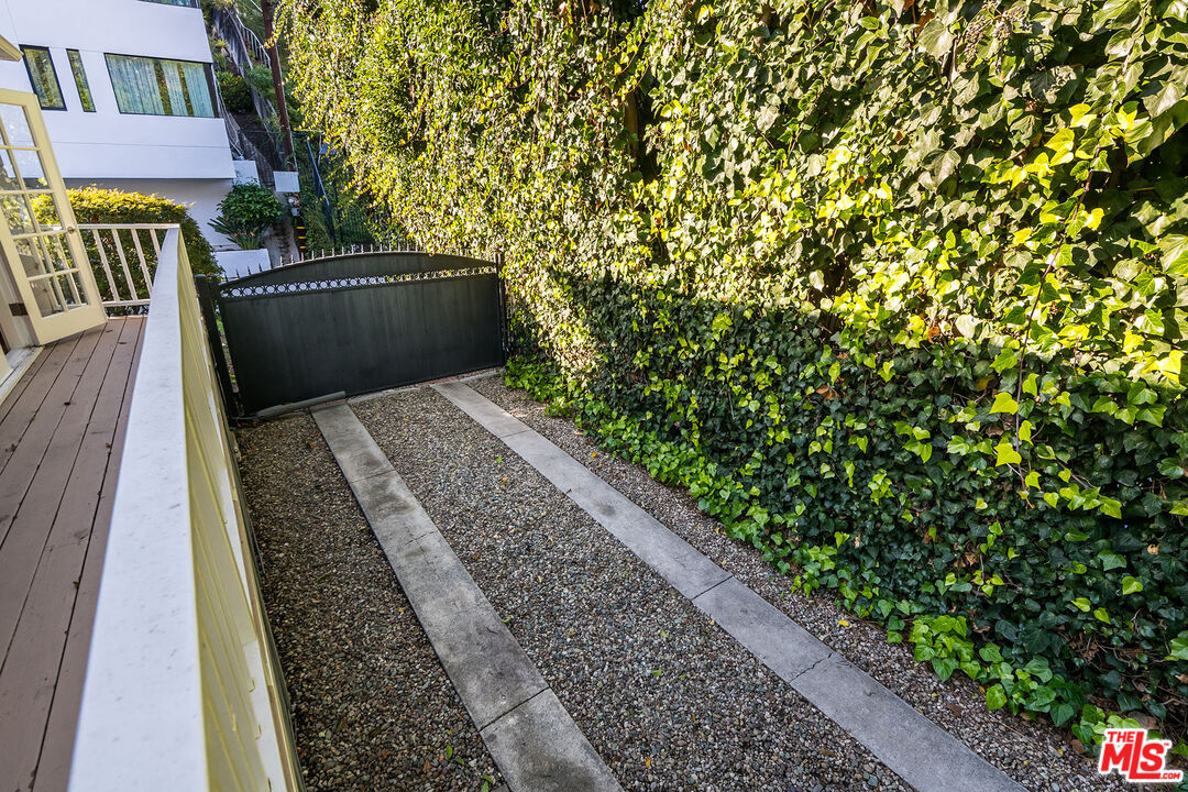 4080 Murietta Ave, Sherman Oaks