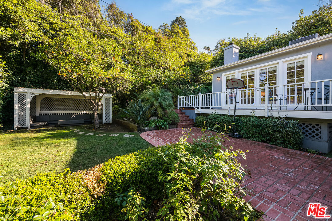 4080 Murietta Ave, Sherman Oaks