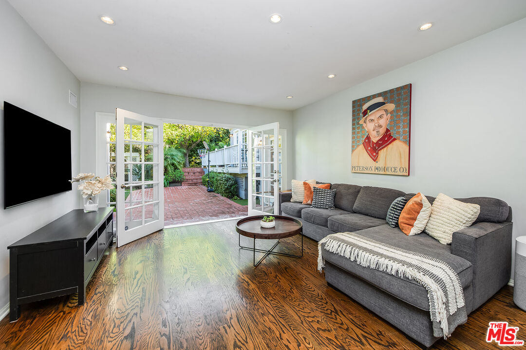4080 Murietta Ave, Sherman Oaks