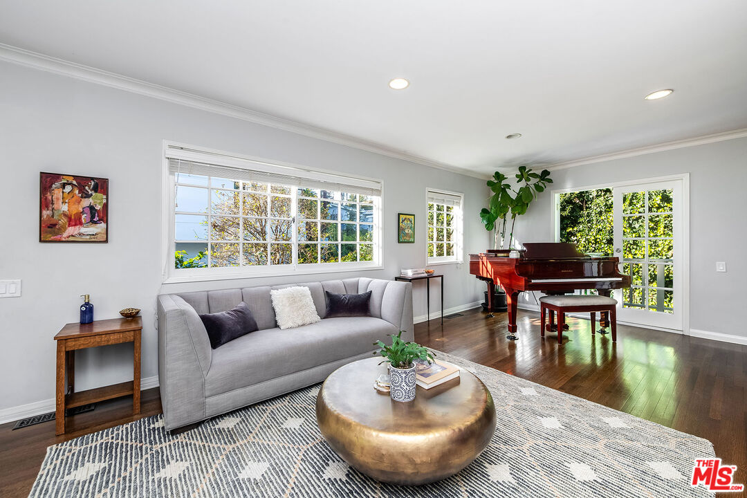 4080 Murietta Ave, Sherman Oaks