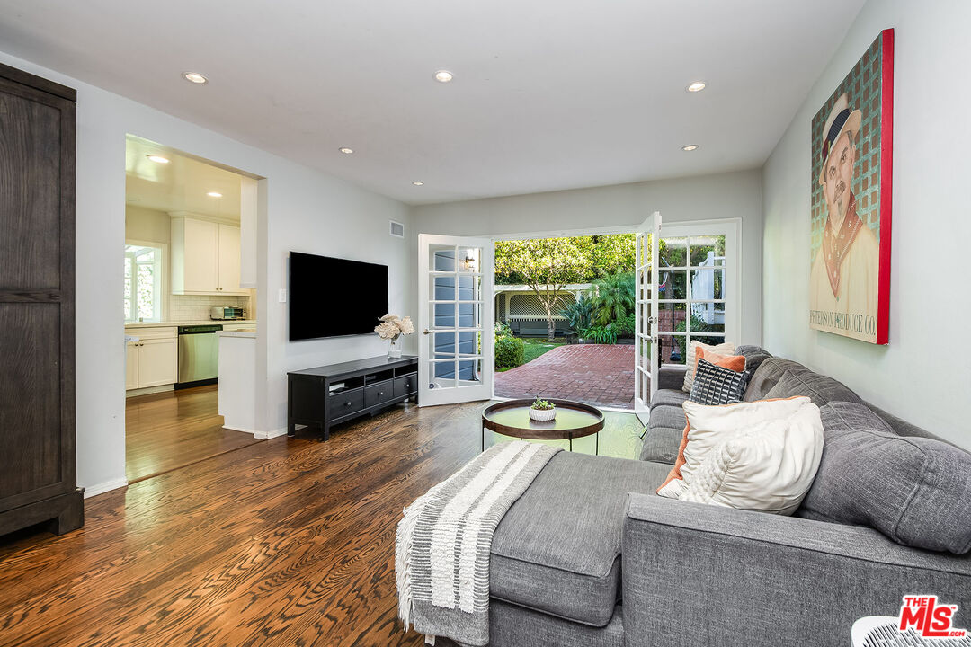 4080 Murietta Ave, Sherman Oaks