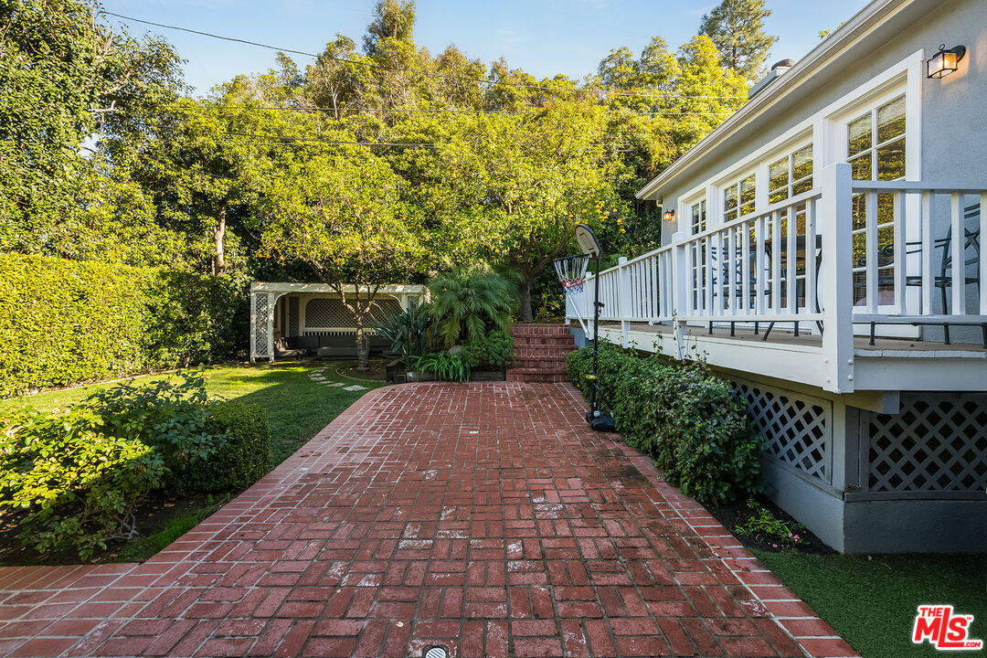 4080 Murietta Ave, Sherman Oaks