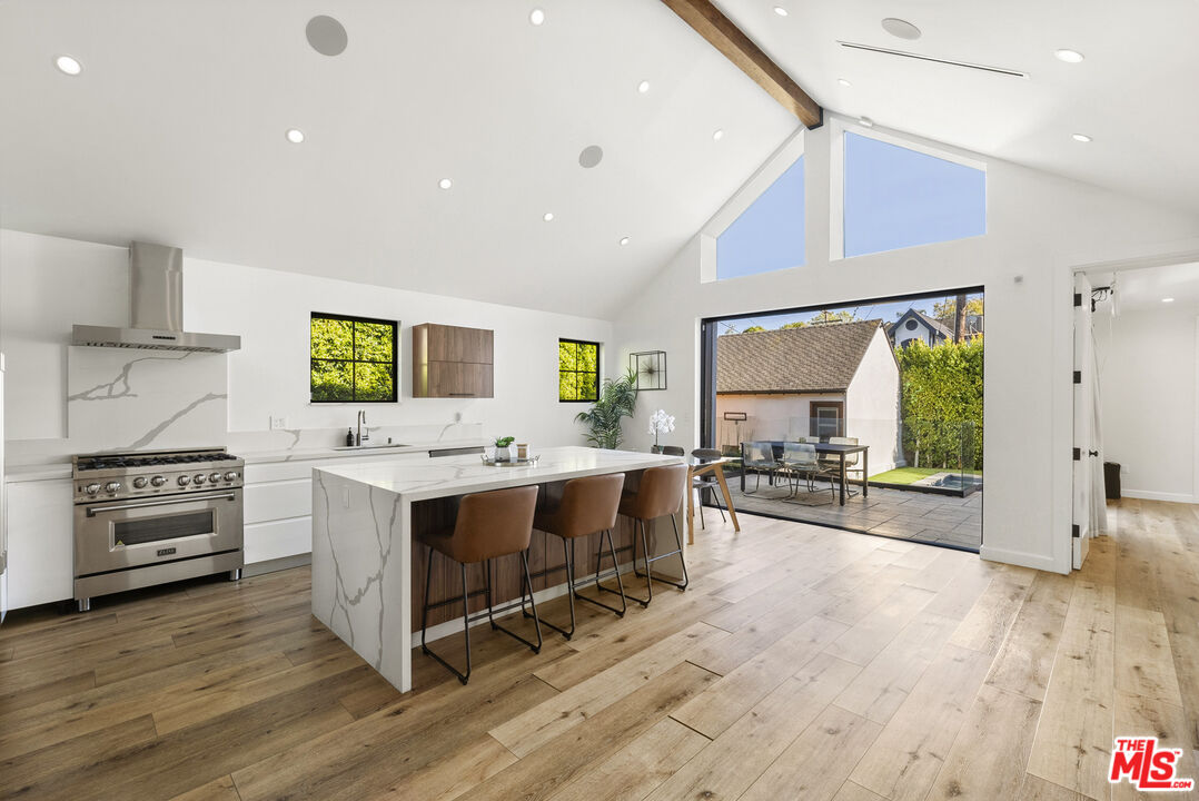 8700 Dorrington Ave, West Hollywood