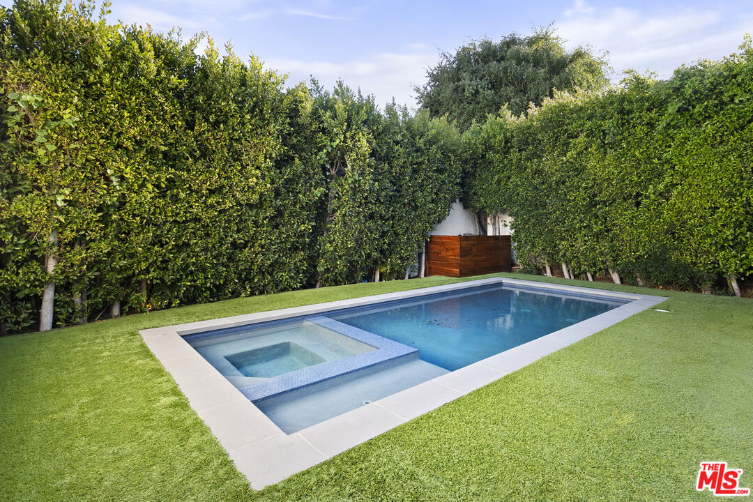 8700 Dorrington Ave, West Hollywood