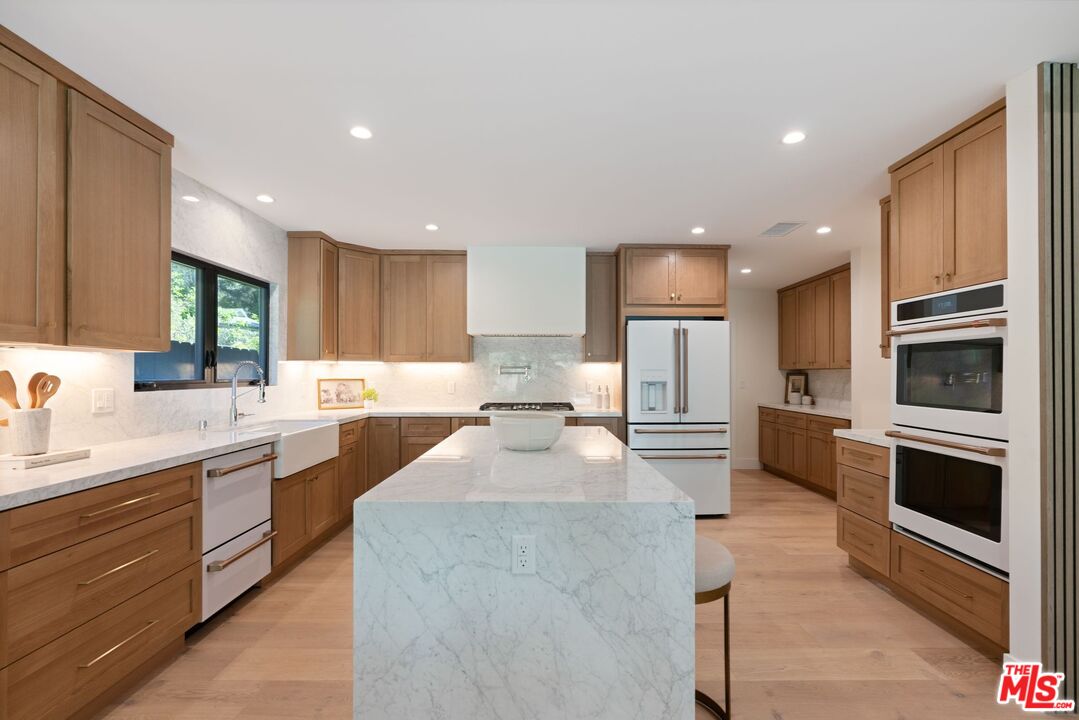 10001 Sundial Ln, Beverly Hills