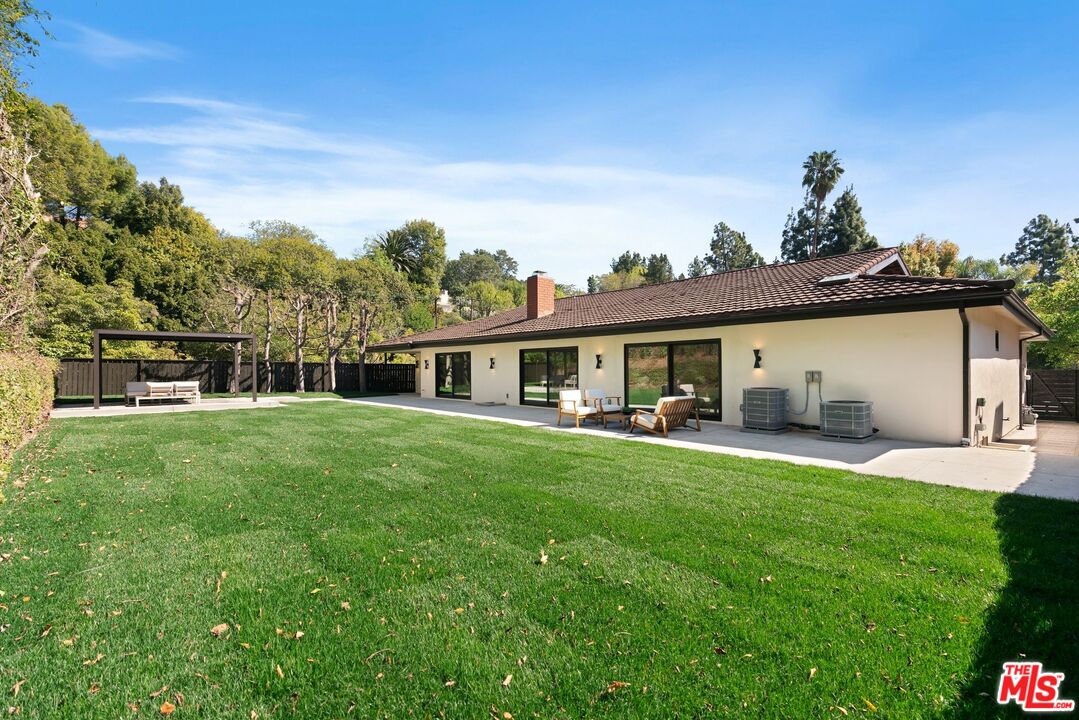 10001 Sundial Ln, Beverly Hills