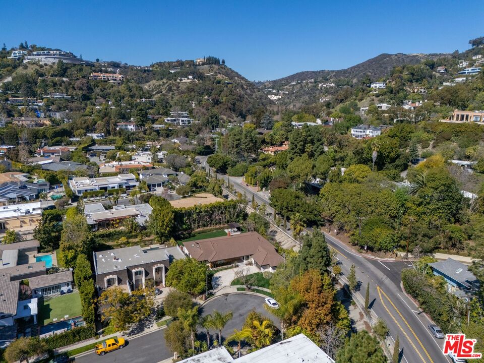 10001 Sundial Ln, Beverly Hills
