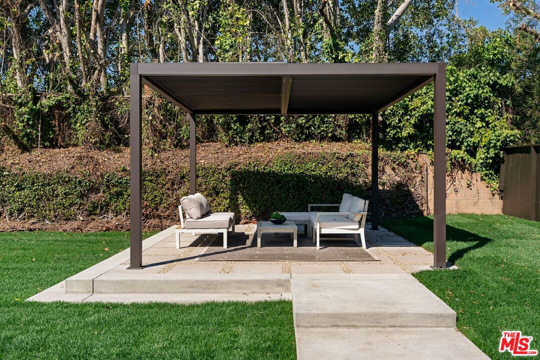 10001 Sundial Ln, Beverly Hills