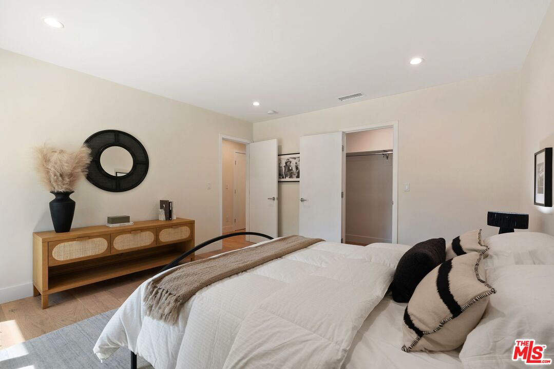 10001 Sundial Ln, Beverly Hills