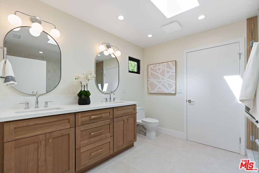 10001 Sundial Ln, Beverly Hills