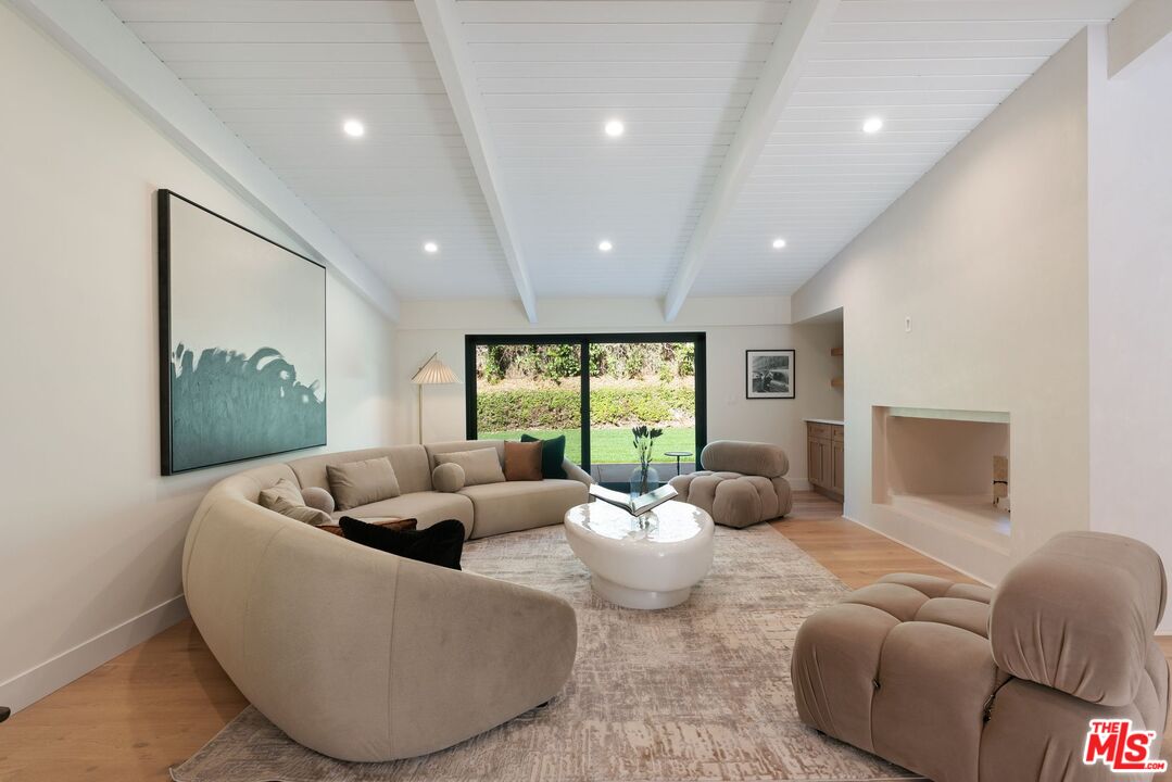 10001 Sundial Ln, Beverly Hills