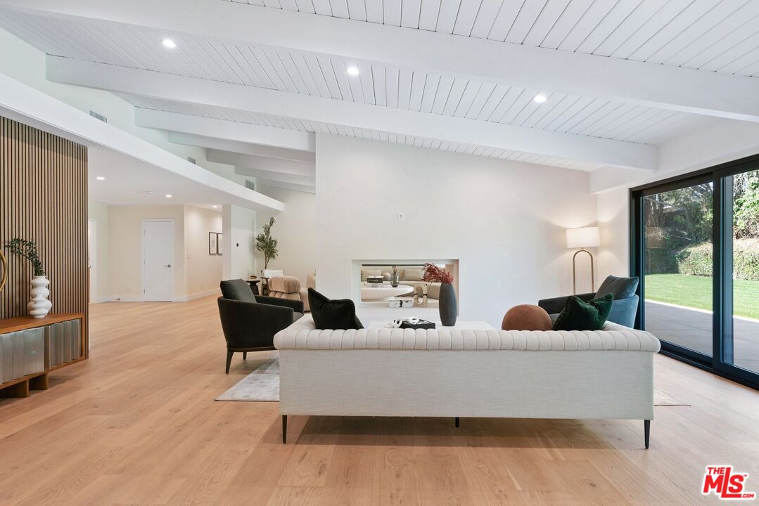 10001 Sundial Ln, Beverly Hills