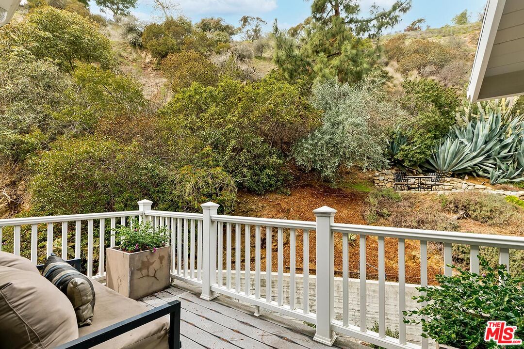 2285 Betty Ln, Beverly Hills