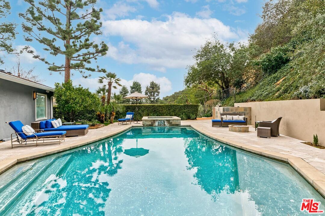 2285 Betty Ln, Beverly Hills