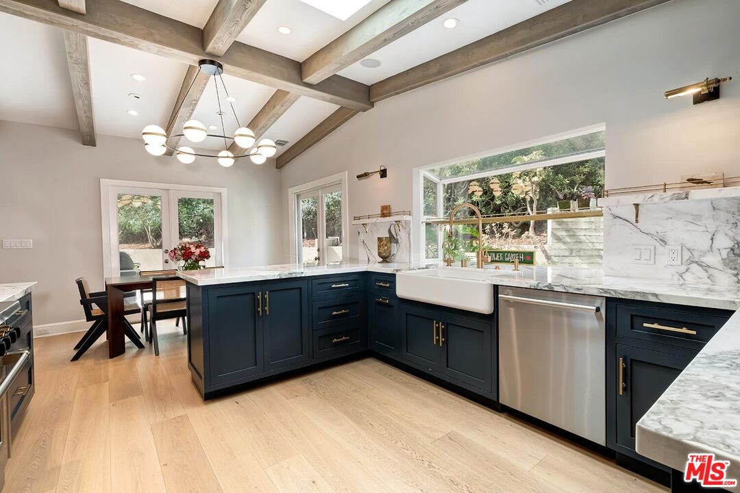 2285 Betty Ln, Beverly Hills