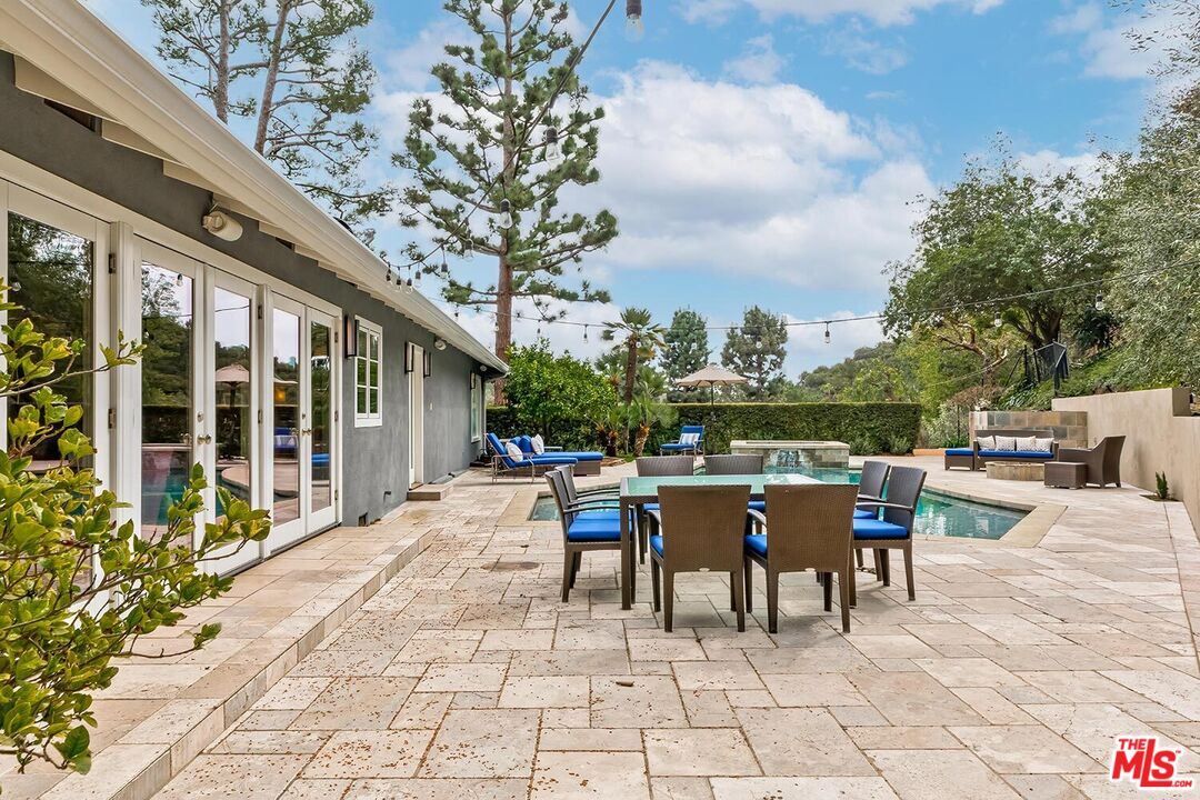 2285 Betty Ln, Beverly Hills