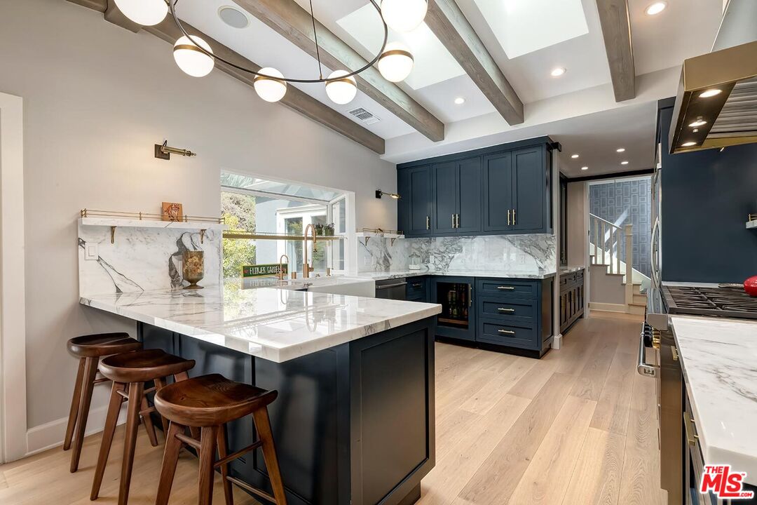 2285 Betty Ln, Beverly Hills