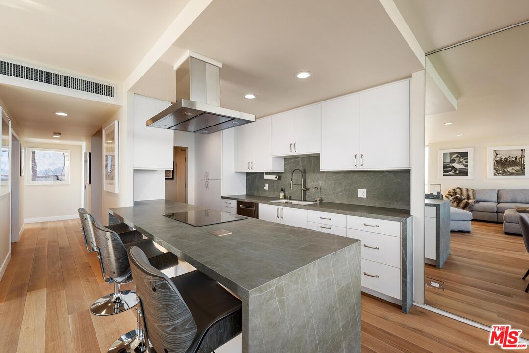 2220 Avenue Of The Stars Unit: 2306