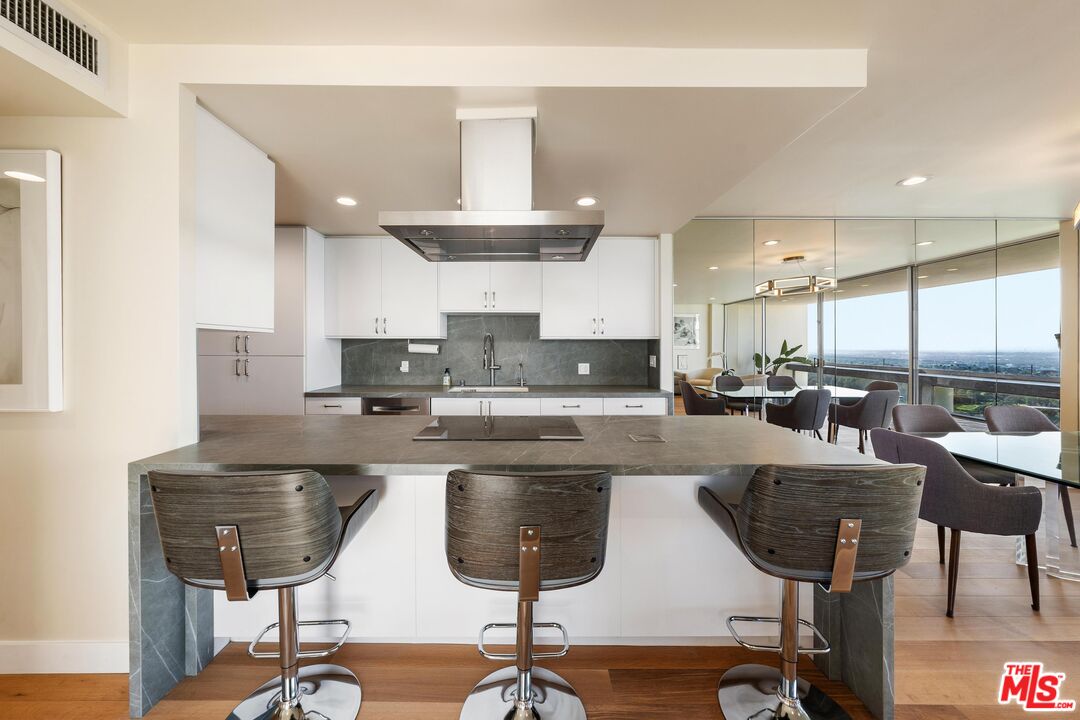 2220 Avenue Of The Stars Unit: 2306
