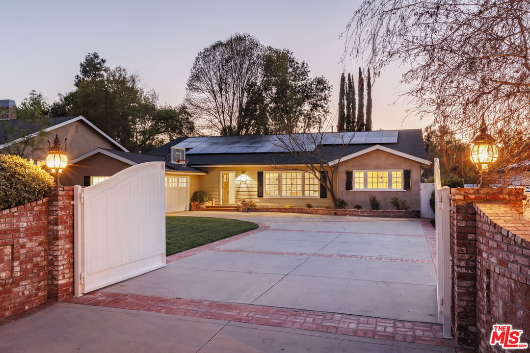 5715 Oakdale Ave, Woodland Hills