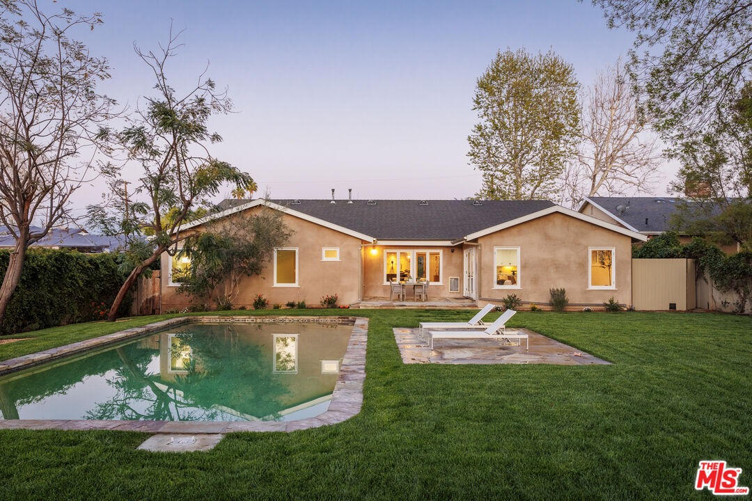 5715 Oakdale Ave, Woodland Hills