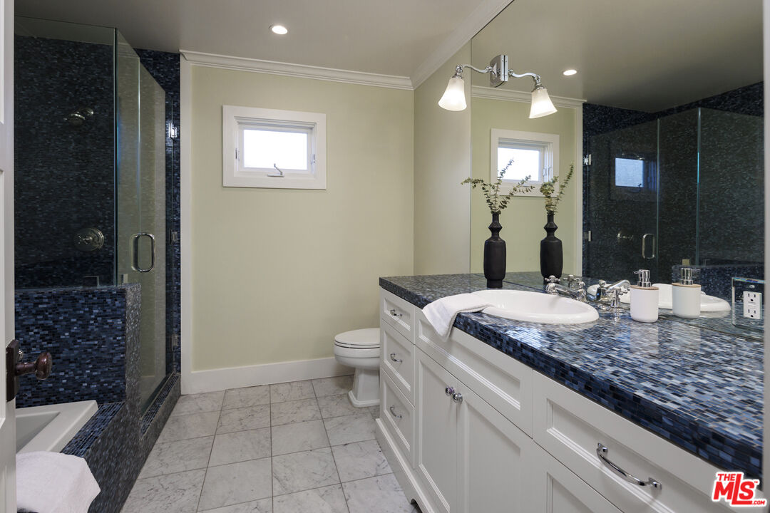 5715 Oakdale Ave, Woodland Hills