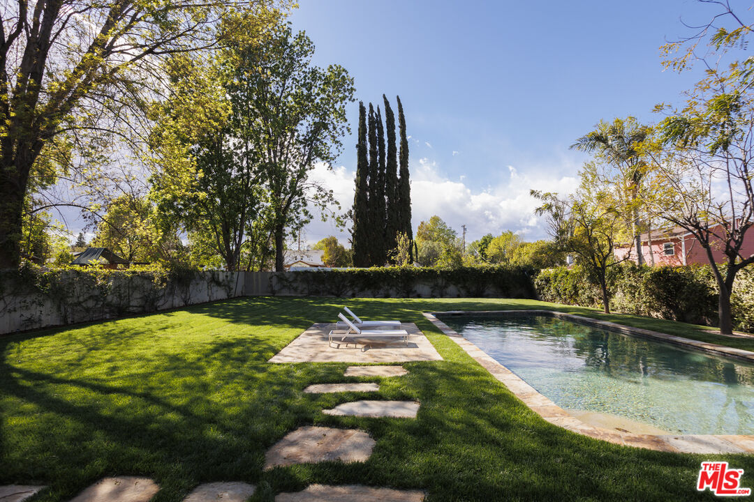 5715 Oakdale Ave, Woodland Hills