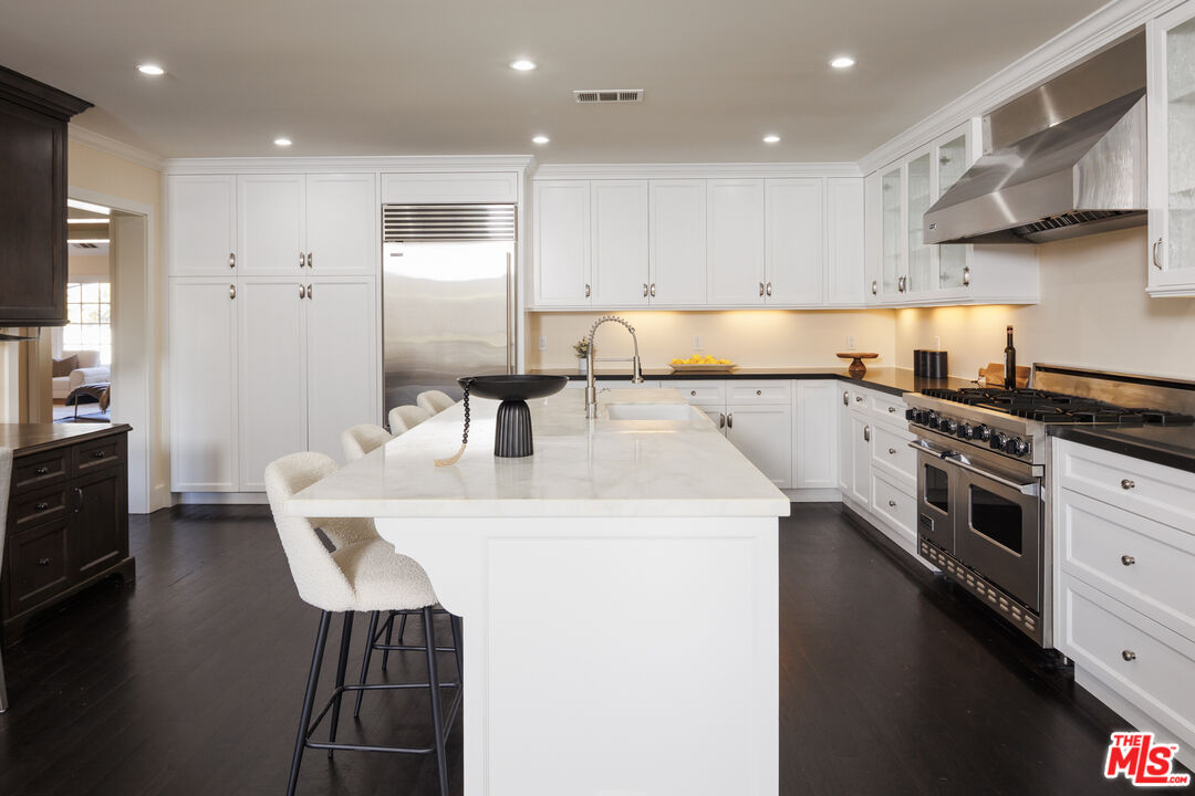 5715 Oakdale Ave, Woodland Hills