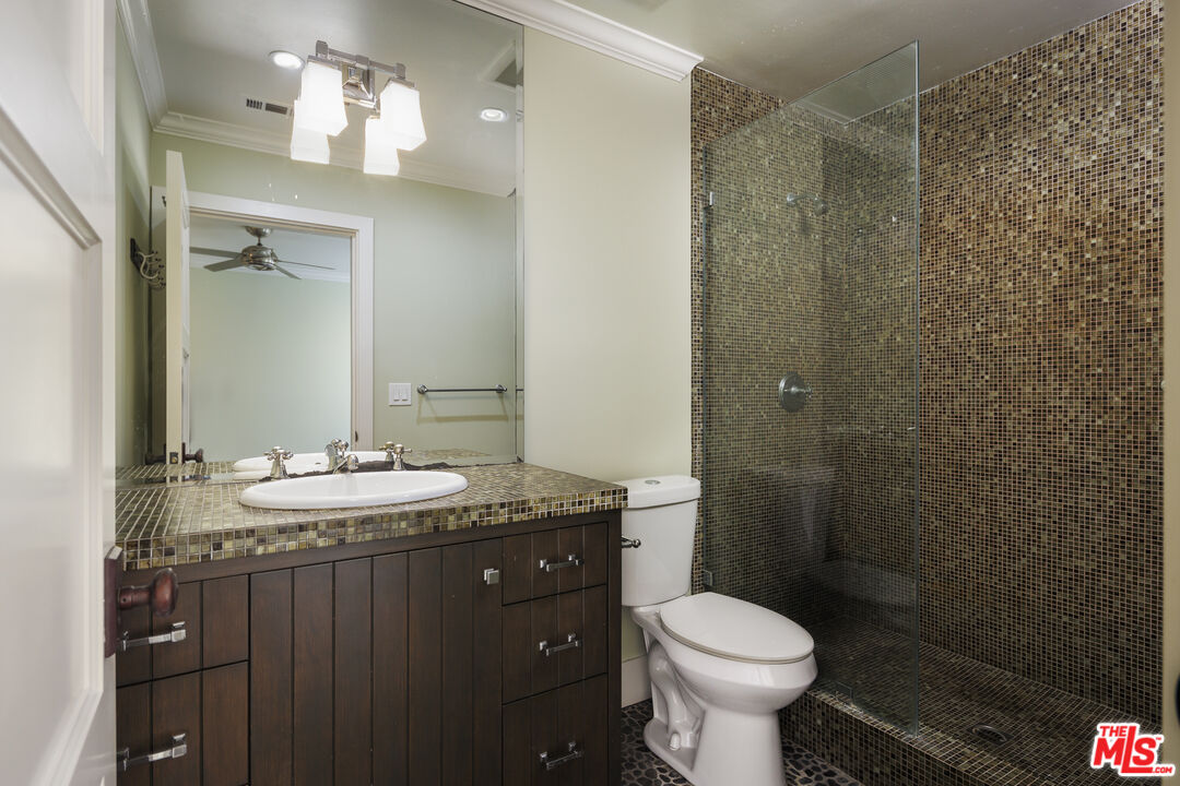 5715 Oakdale Ave, Woodland Hills