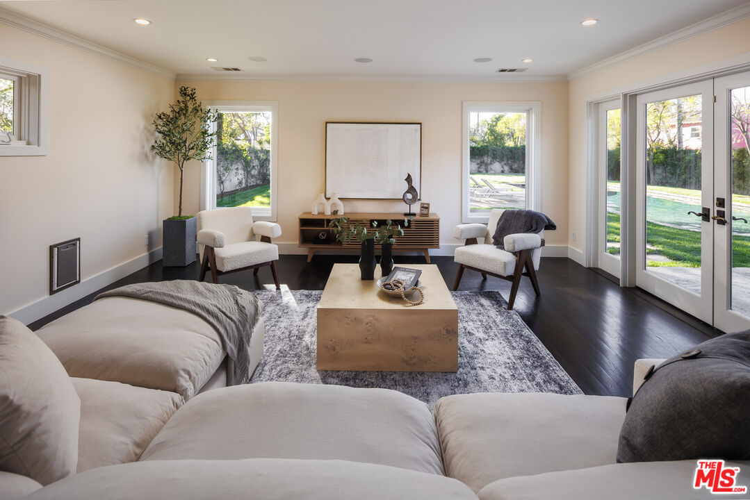 5715 Oakdale Ave, Woodland Hills