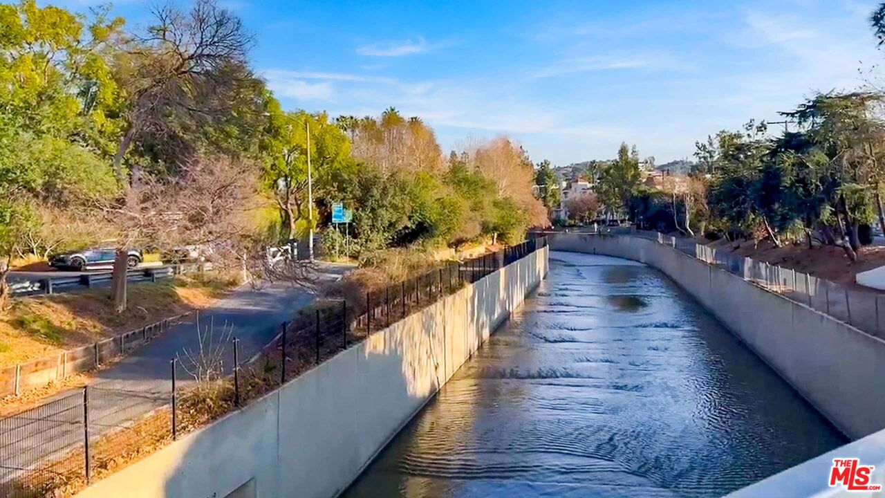 13308 Valleyheart Dr Unit: 207