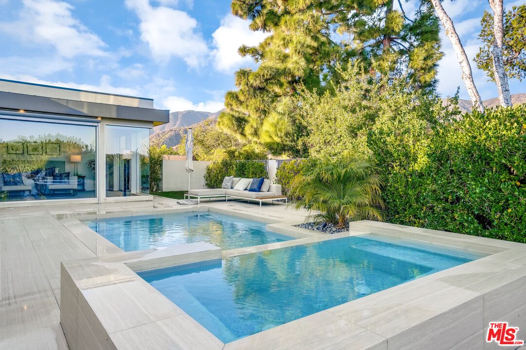 318 Bellino Dr, Pacific Palisades