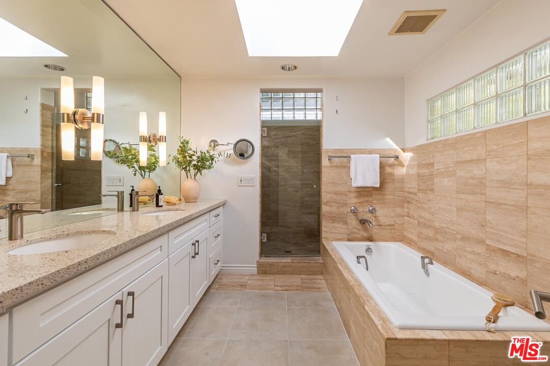 1501 Rising Glen Rd, Sunset Strip