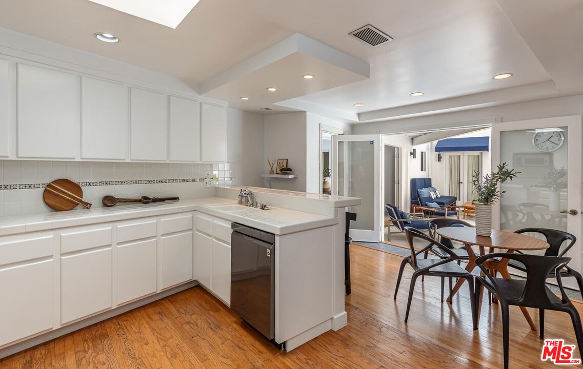 1501 Rising Glen Rd, Sunset Strip