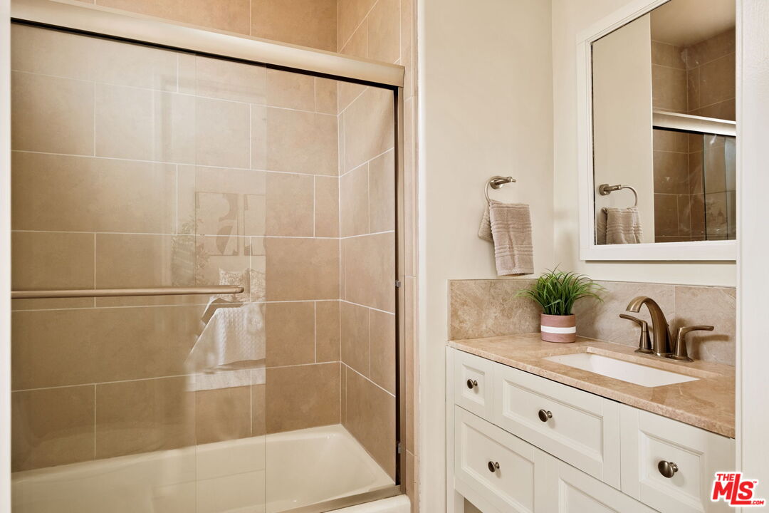2205 S Bentley Ave Unit: 202