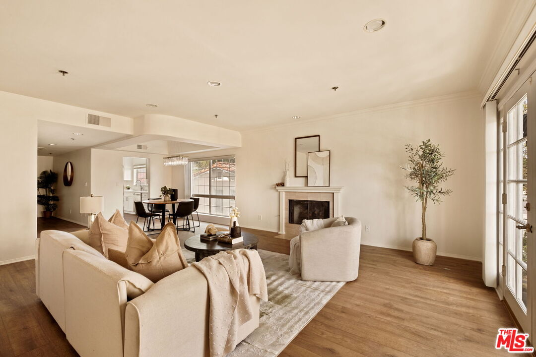 2205 S Bentley Ave Unit: 202