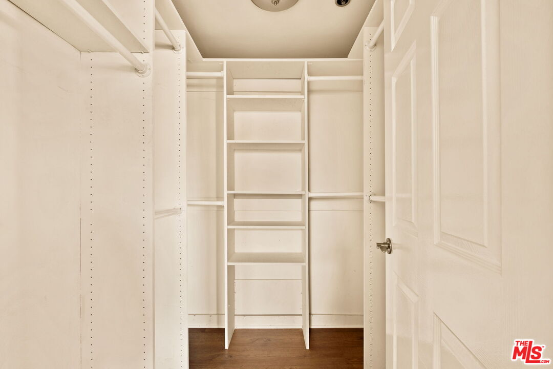 2205 S Bentley Ave Unit: 202