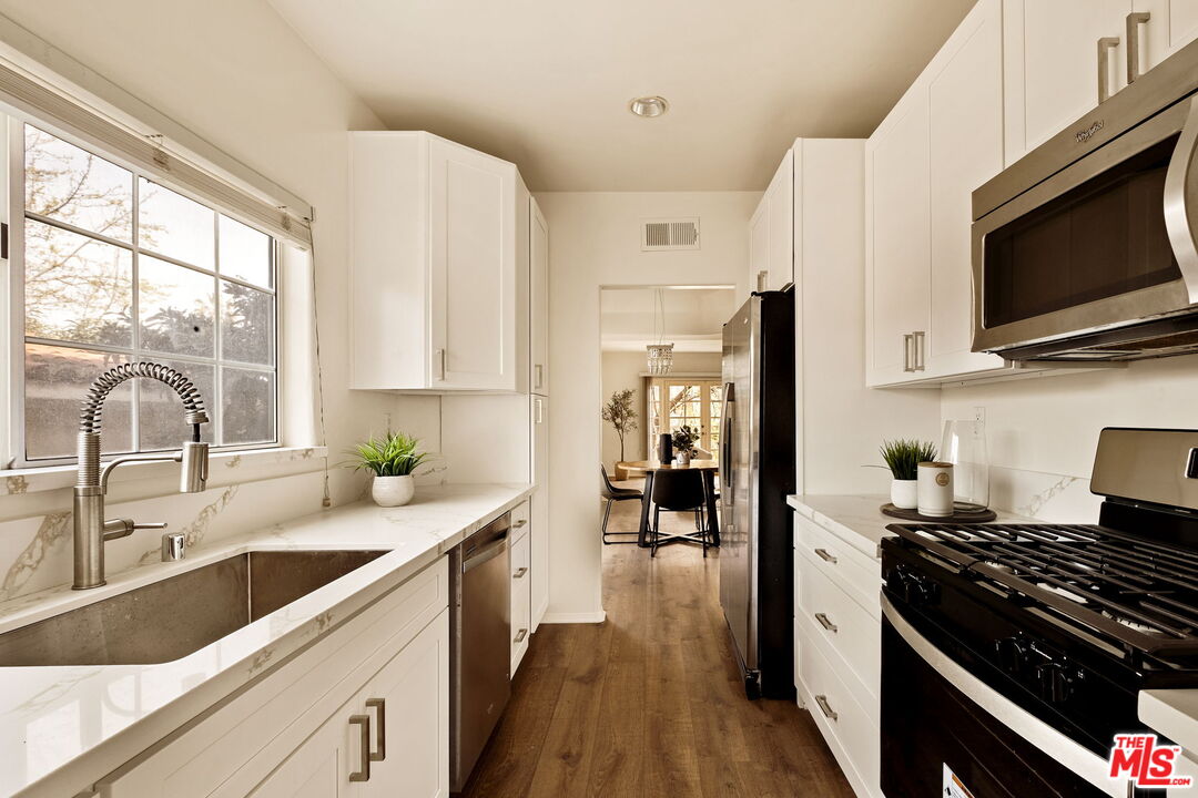 2205 S Bentley Ave Unit: 202