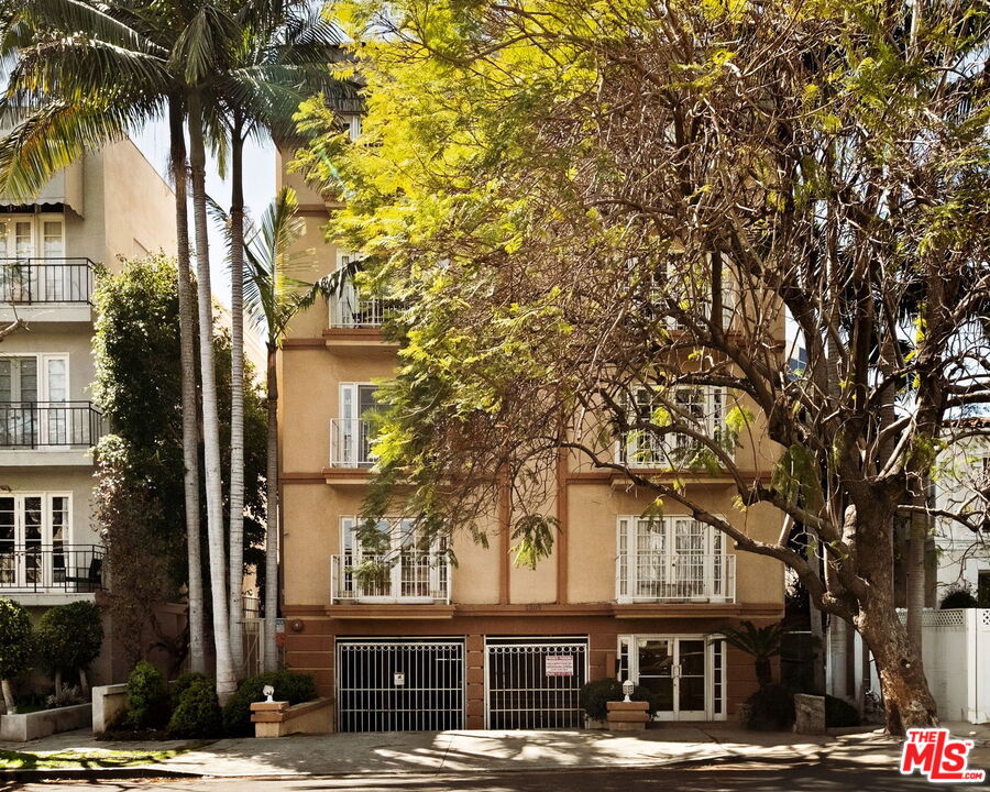 2205 S Bentley Ave Unit: 202