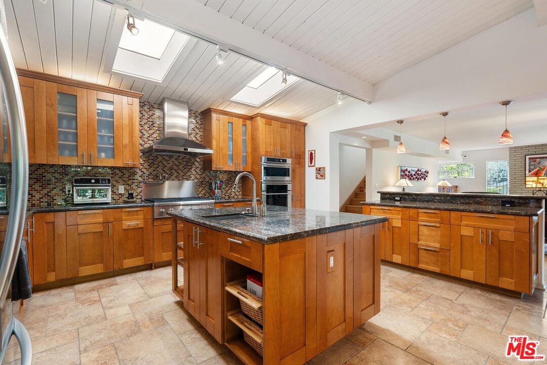 3634 Woodcliff Rd, Sherman Oaks