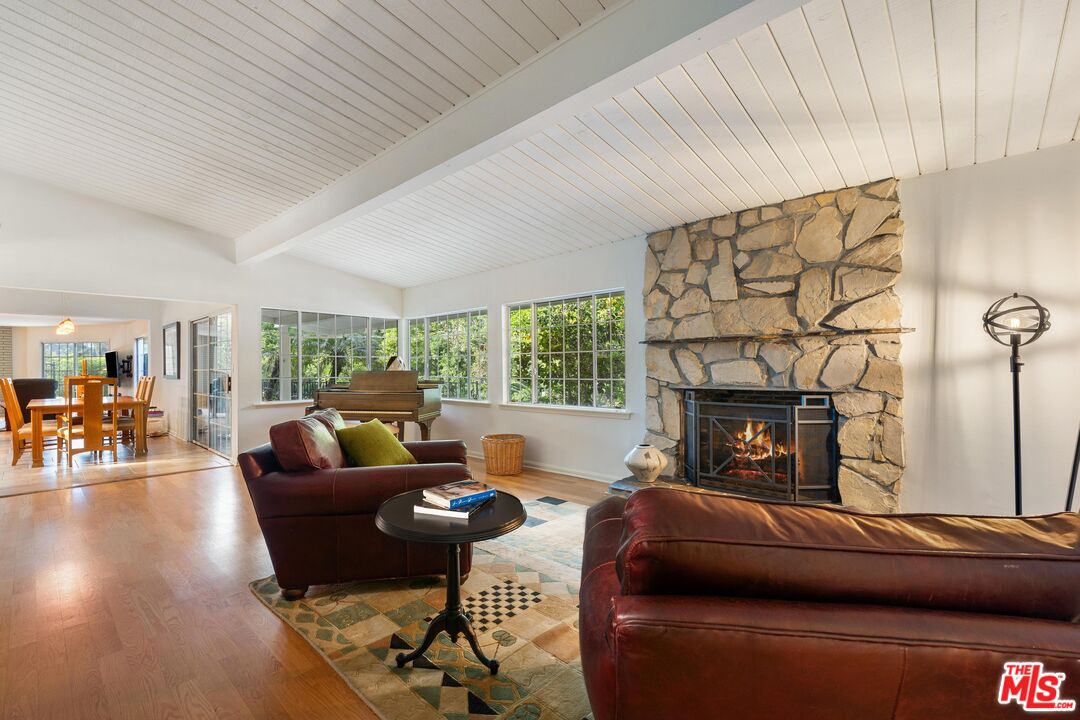 3634 Woodcliff Rd, Sherman Oaks