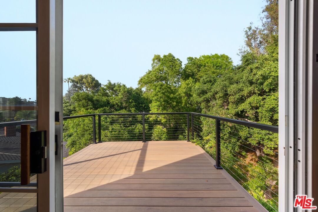 3634 Woodcliff Rd, Sherman Oaks