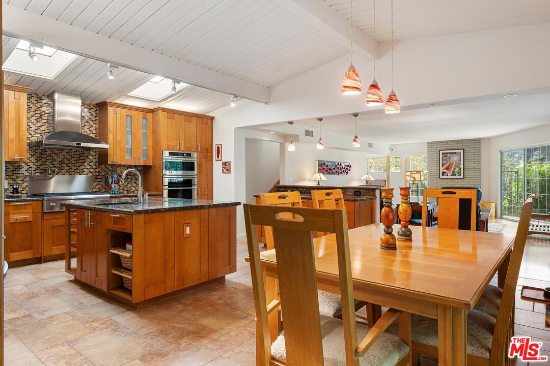 3634 Woodcliff Rd, Sherman Oaks