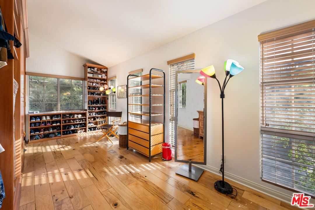 3634 Woodcliff Rd, Sherman Oaks