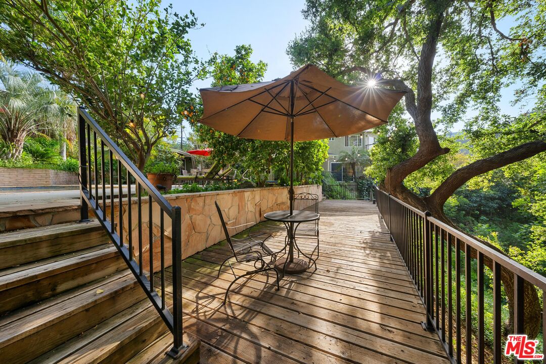 3634 Woodcliff Rd, Sherman Oaks