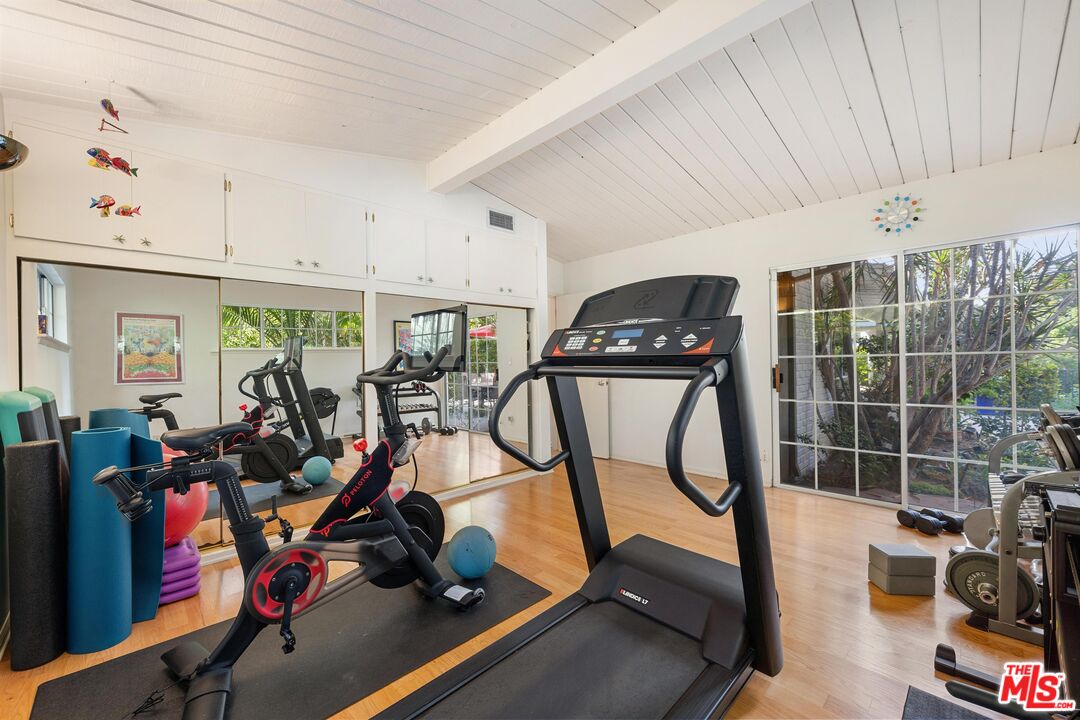 3634 Woodcliff Rd, Sherman Oaks