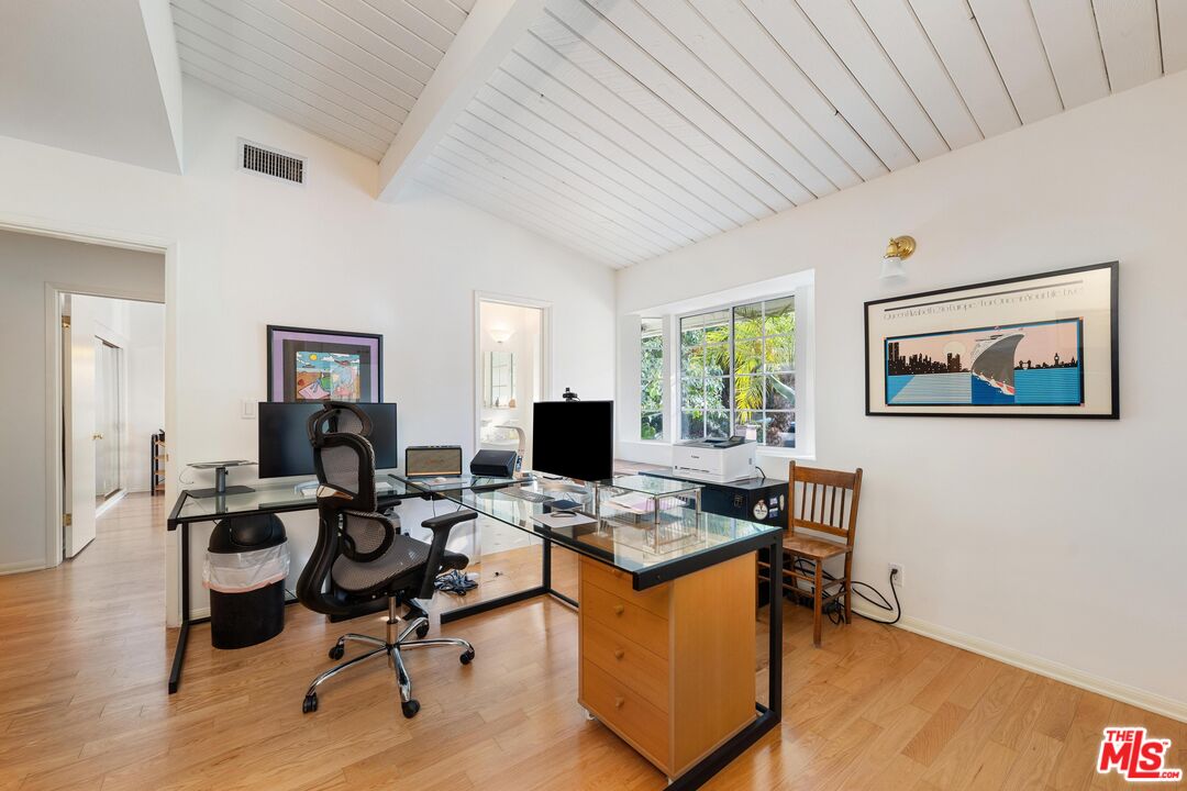 3634 Woodcliff Rd, Sherman Oaks
