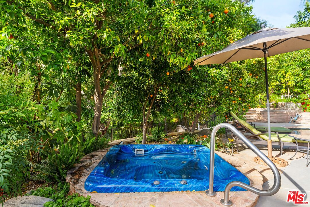 3634 Woodcliff Rd, Sherman Oaks